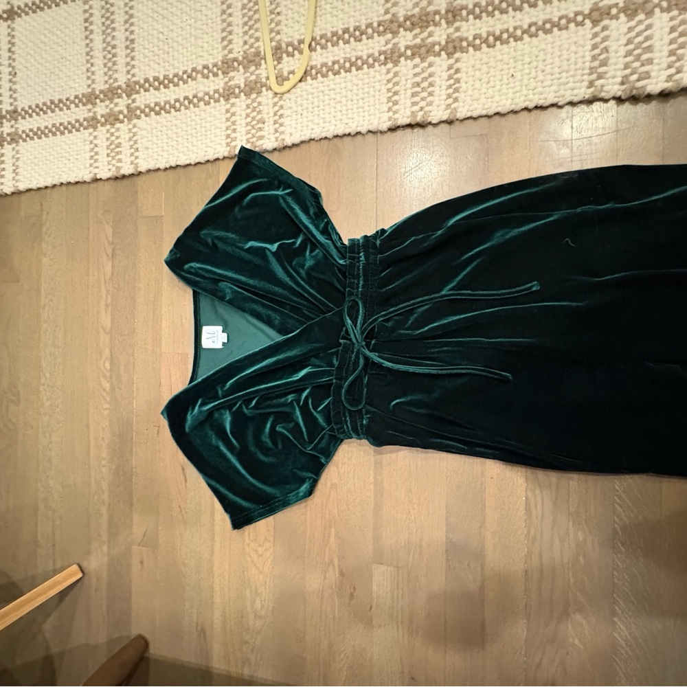 Chic Velvet Wrap Jumpsuit in Deep Green - Picture 4 of 9
